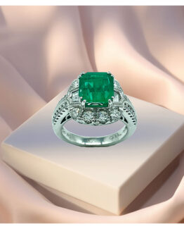 Art-Deco-Inspired Ladies Emerald and Diamond Ring