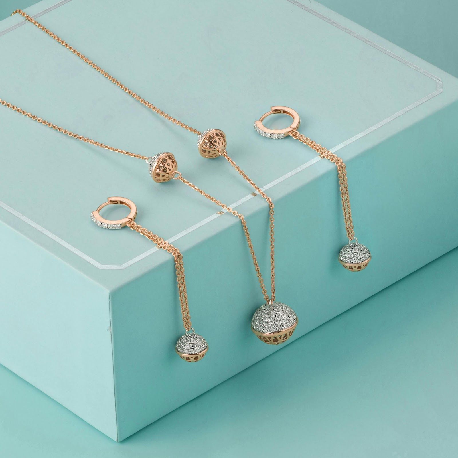 Johantgen Jewelers gold diamond pendant set